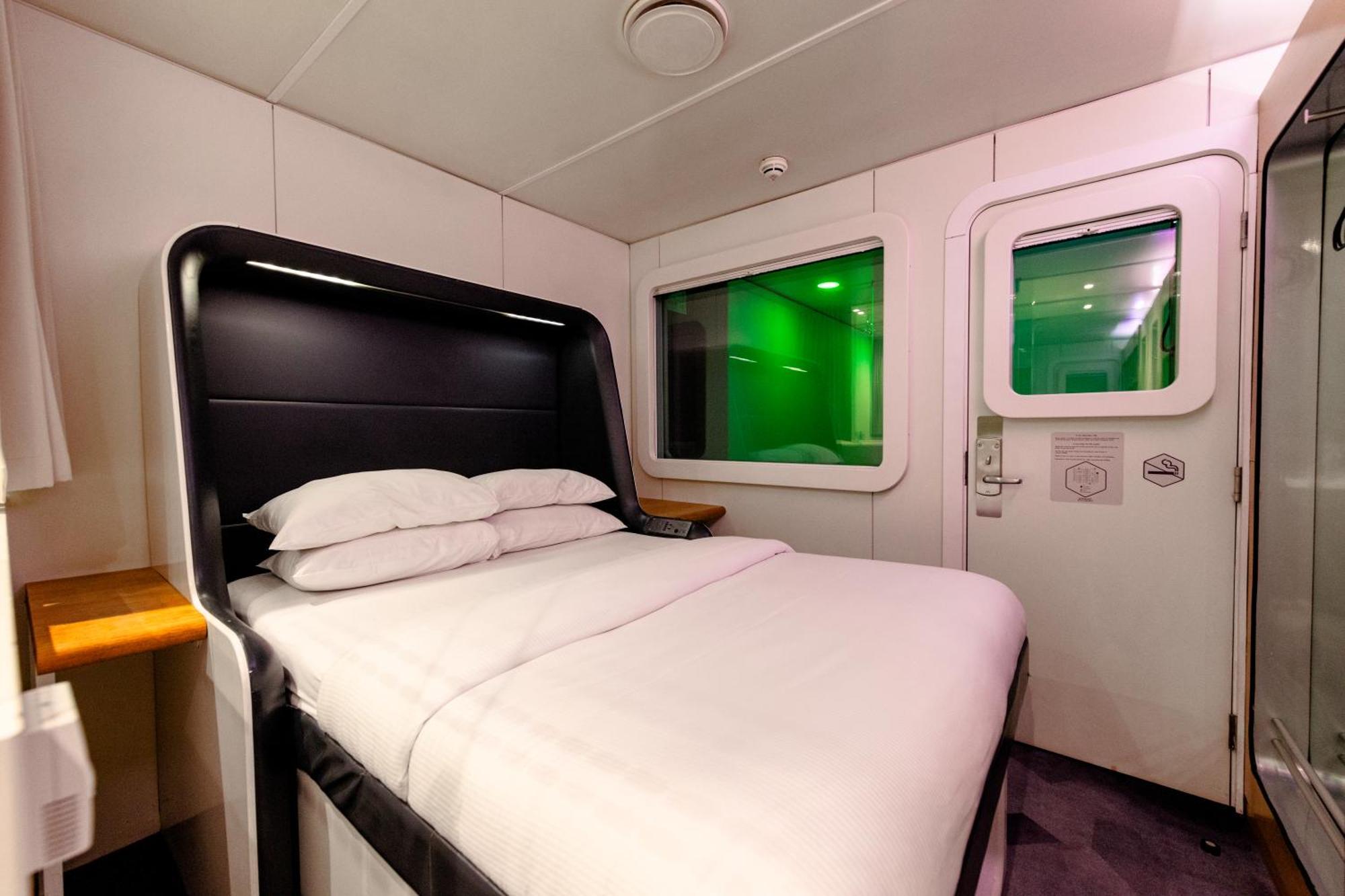 Yotelair London Gatwick Airport Хорли Экстерьер фото