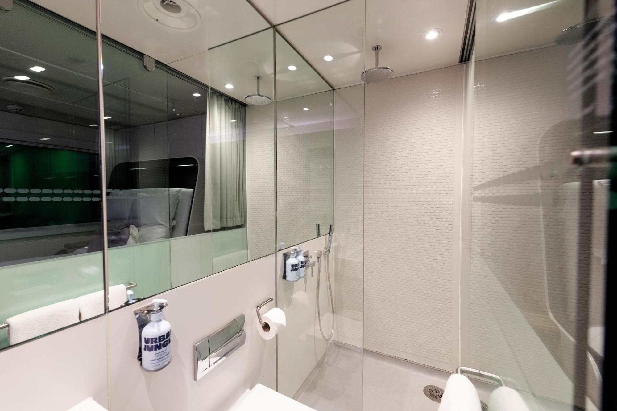 Yotelair London Gatwick Airport Хорли Экстерьер фото