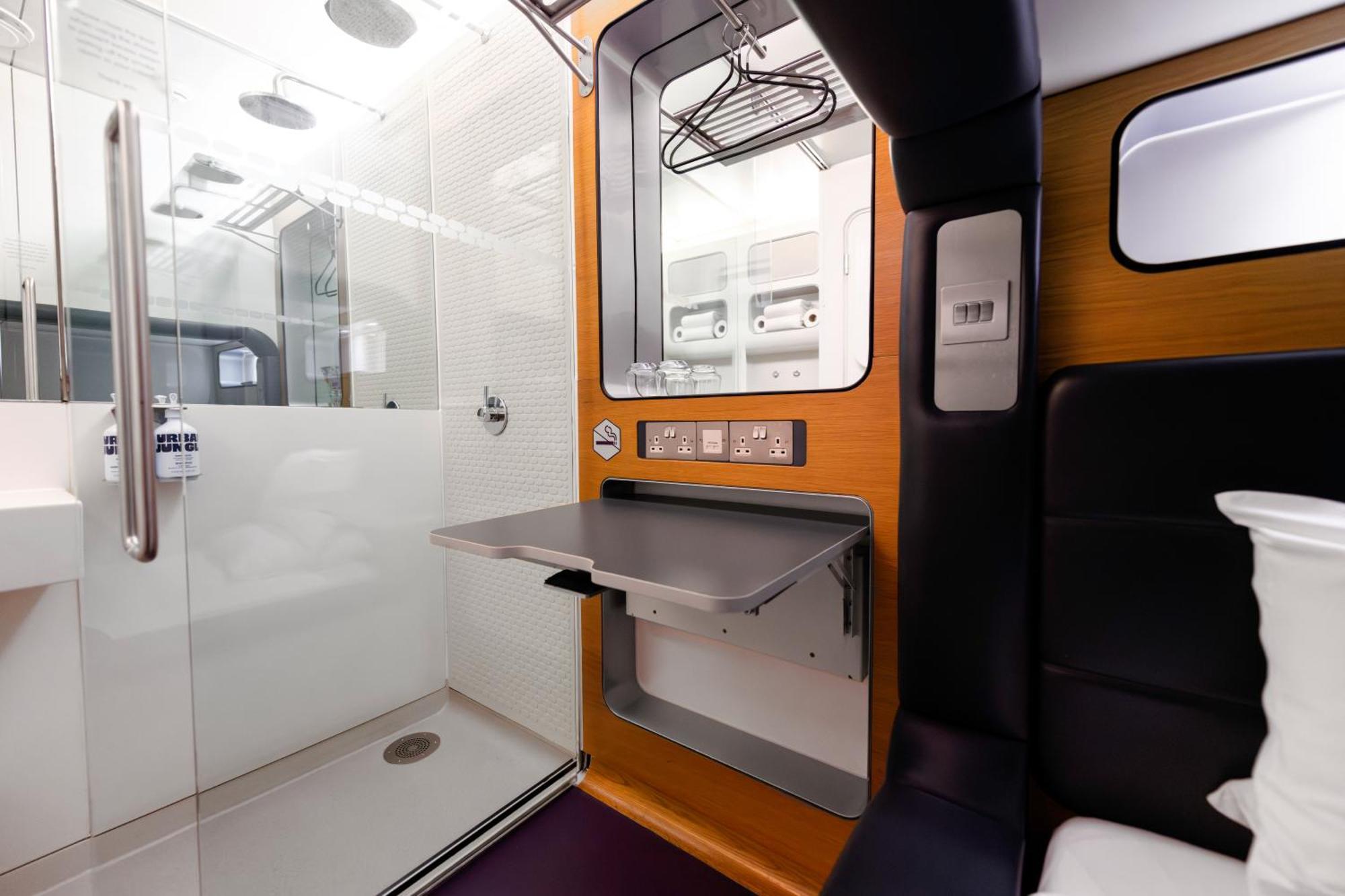 Yotelair London Gatwick Airport Хорли Экстерьер фото