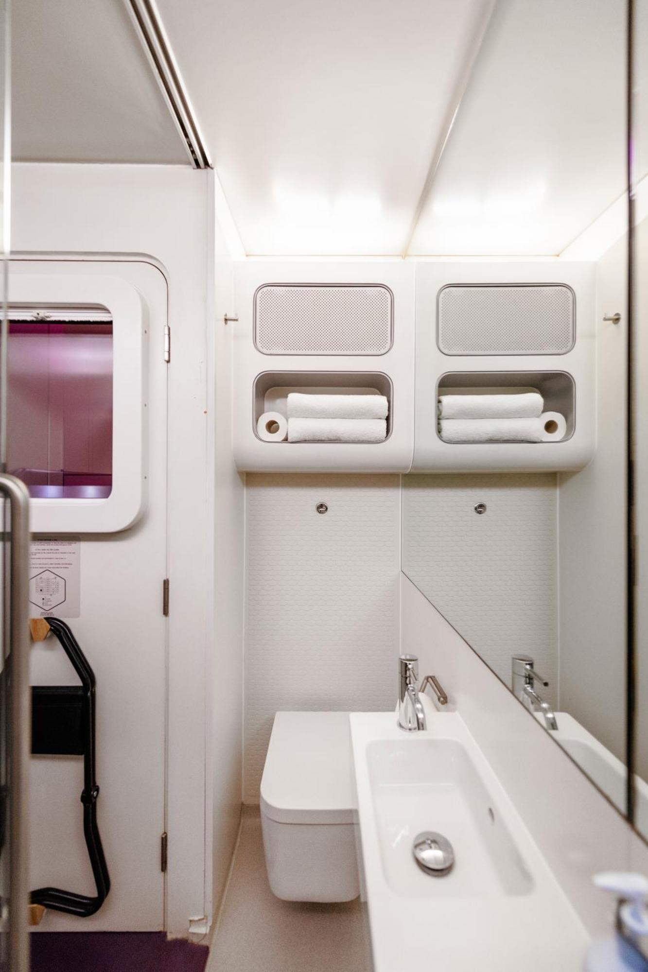 Yotelair London Gatwick Airport Хорли Экстерьер фото
