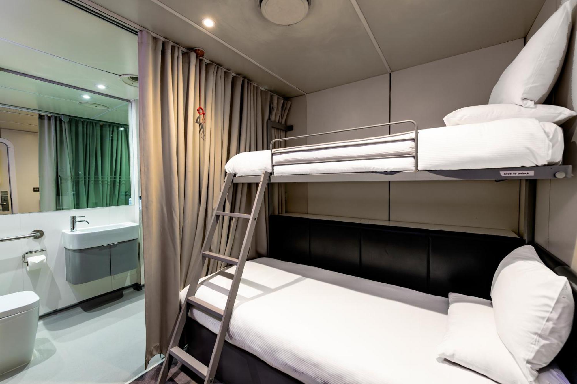 Yotelair London Gatwick Airport Хорли Экстерьер фото