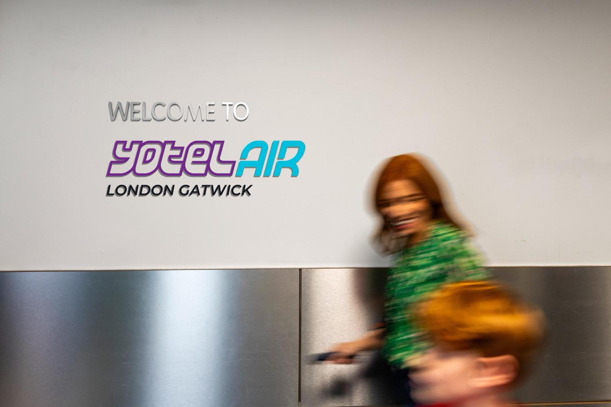 Yotelair London Gatwick Airport Хорли Экстерьер фото